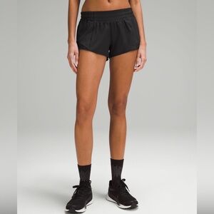 Lululemon Black Low Rise 2.5” Hotty Hot Lined Short Size 4 EUC